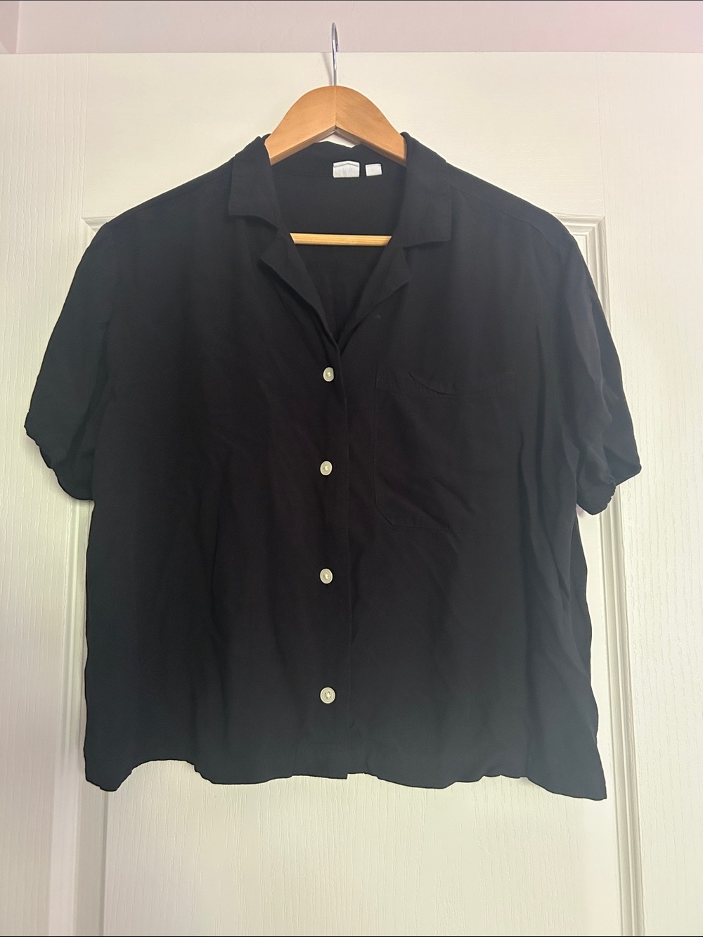 GAP Black Short-Sleeve Casual Button-Down Shirt